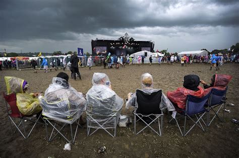 Il Festival di Glastonbury del 2016: Un'esplosione musicale e una pioggia incessante che hanno definito un decennio